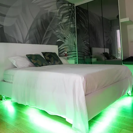 Jungle And Parking Apartment Milan